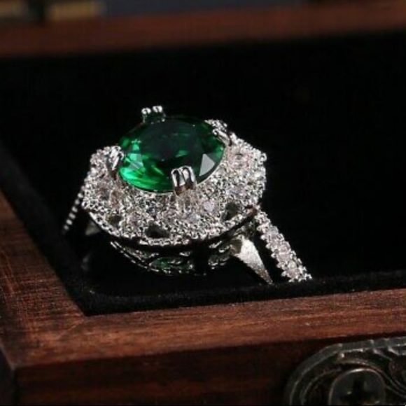 New 925 Sterling Silver emerald ring - Picture 3 of 6
